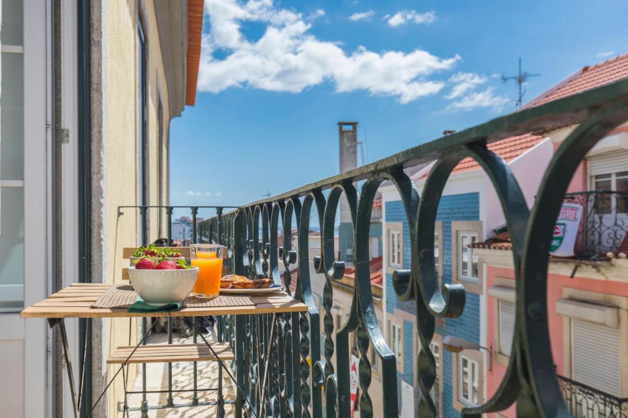 Lovelystay - Sunny Flat W/ Balcony Overseeing Graca And River Lisabona Exterior foto